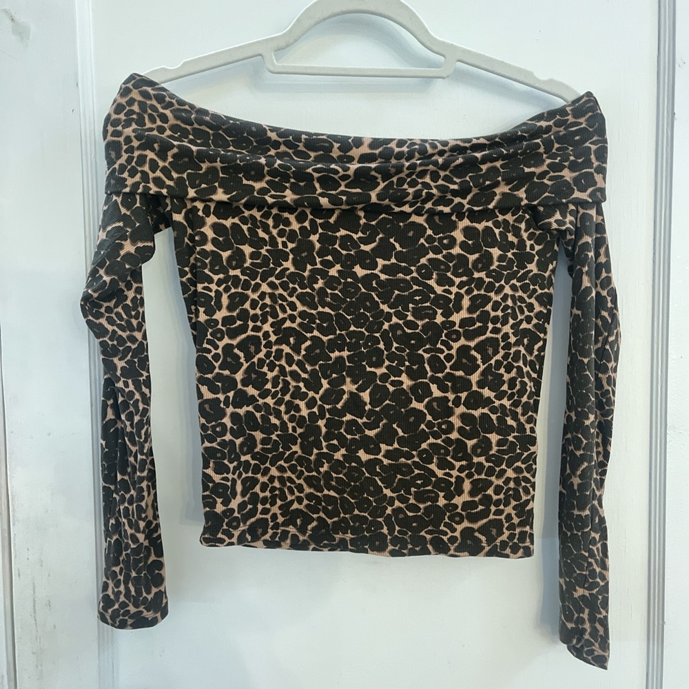 Cotton On- Leopard print off shoulder top